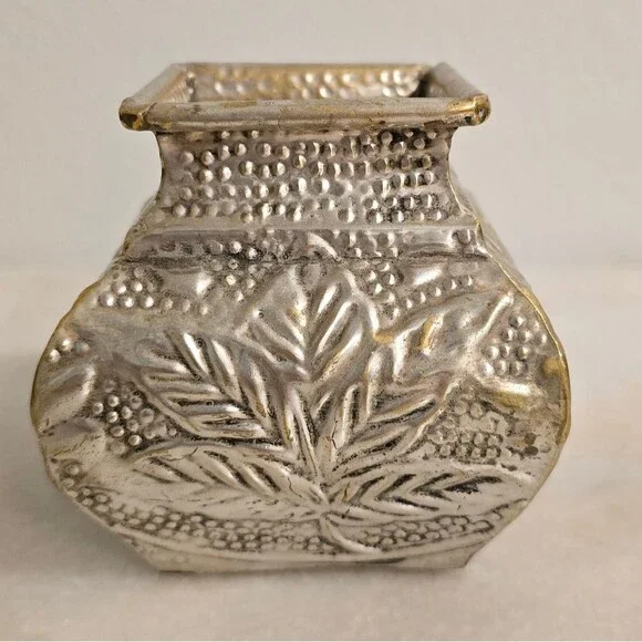 Vintage Grapes Leaves Embossed Metal Vase Planter? - Picture 8 of 8